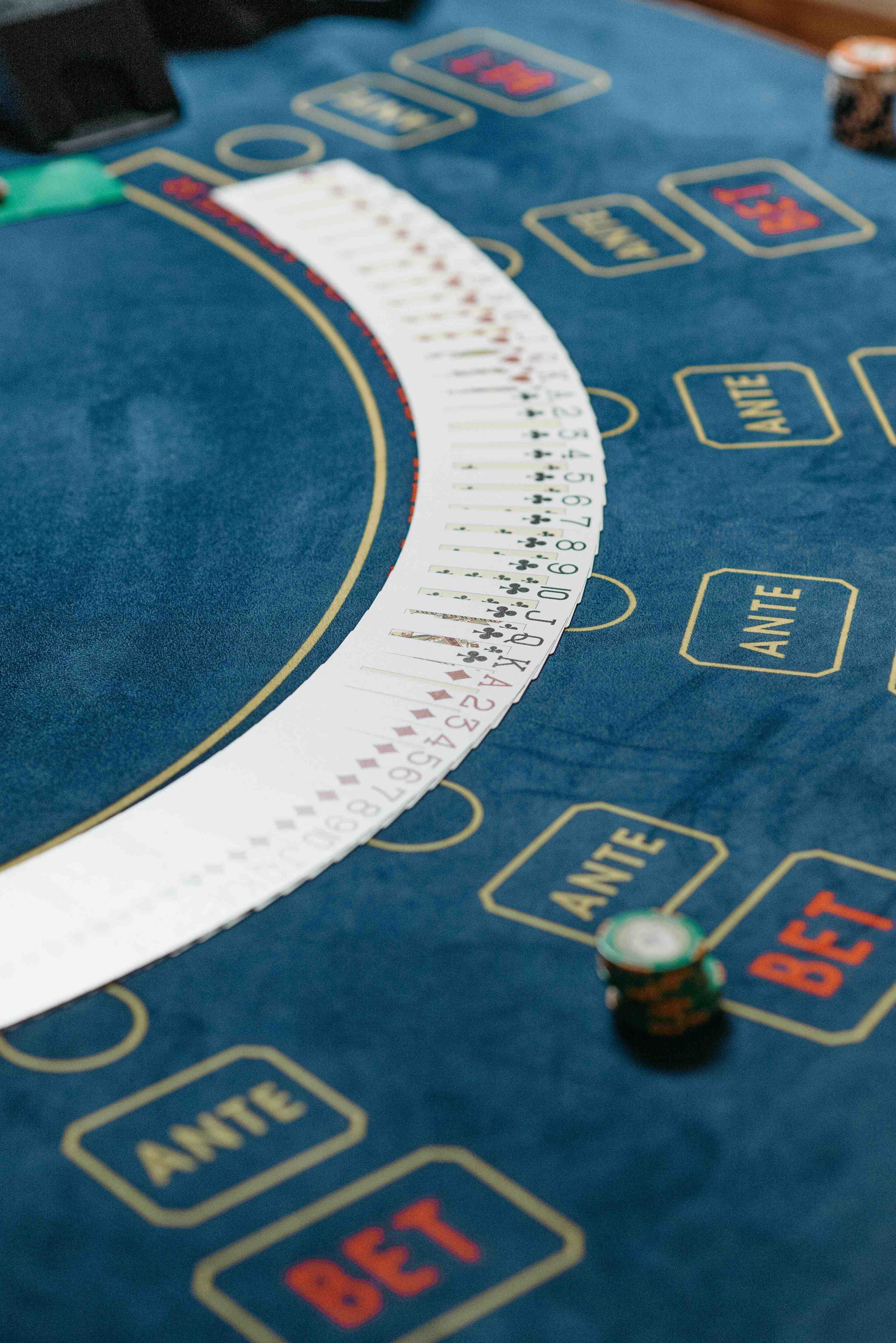 789p ကတ်ဂိမ်း Mobile APP — Smartphone မှ Poker နှင့် Teen Patti ကစားနေသောမြင်ကွင်း
